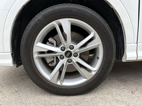 Used 2023 Audi Q3 2.0T Premium w/ Convenience Package image 9