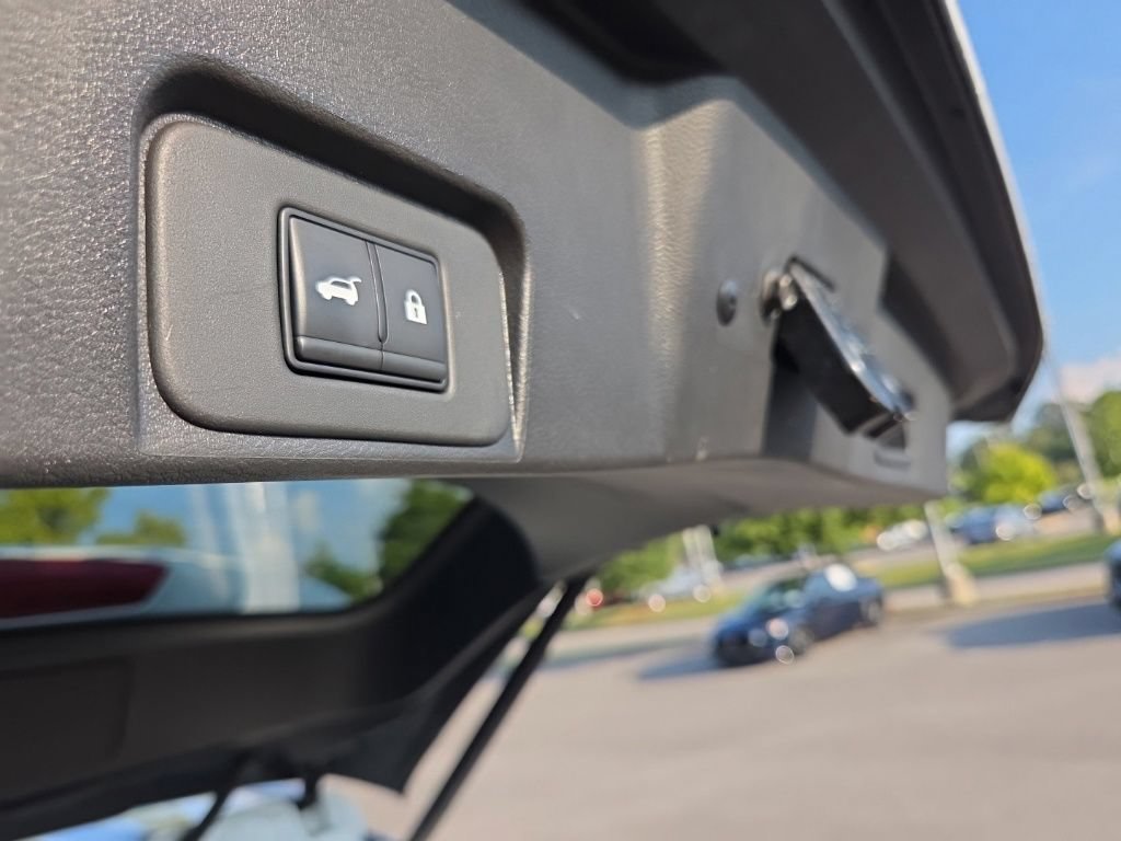 Used 2025 Nissan Rogue SV FWD image 58