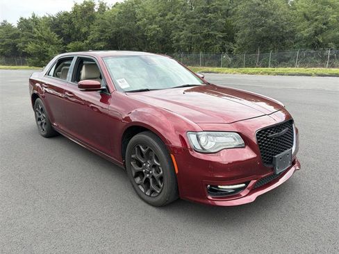 Used 2022 Chrysler 300 Touring L w/ Popular Equipment Group AWD/4WD image 4