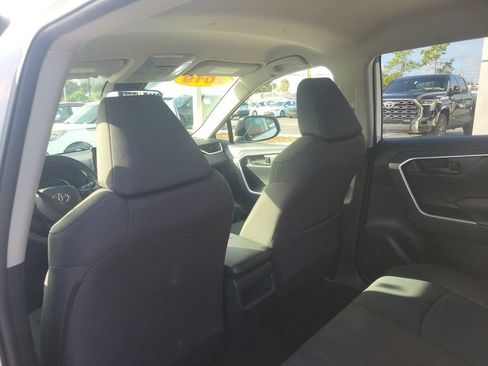 Used 2019 Toyota RAV4 LE image 10