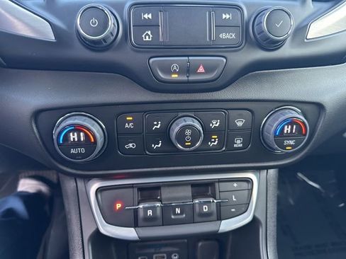 Used 2024 GMC Terrain SLT image 26