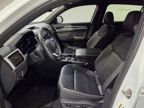 Used 2023 Volkswagen Atlas Cross Sport SE image 6