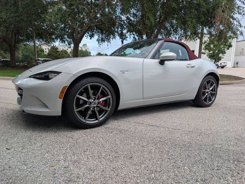 Used 2018 MAZDA MX-5 Miata Grand Touring RWD image 3
