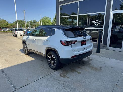 Used 2024 Jeep Compass Limited AWD/4WD image 3