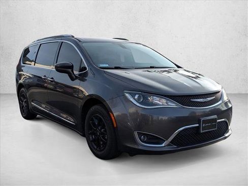 Used 2020 Chrysler Pacifica Touring-L image 4