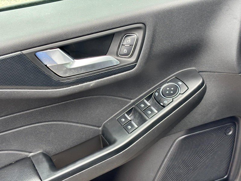 Used 2025 Ford Escape ST-Line FWD image 18