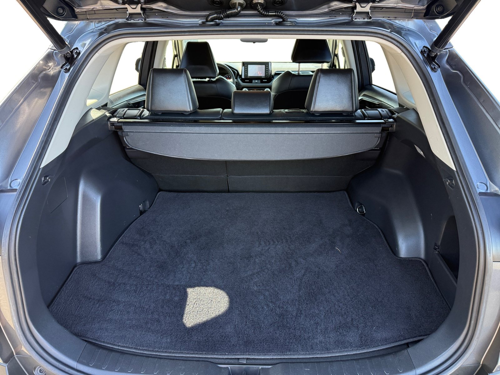 Used 2021 Toyota RAV4 XLE Premium FWD image 17