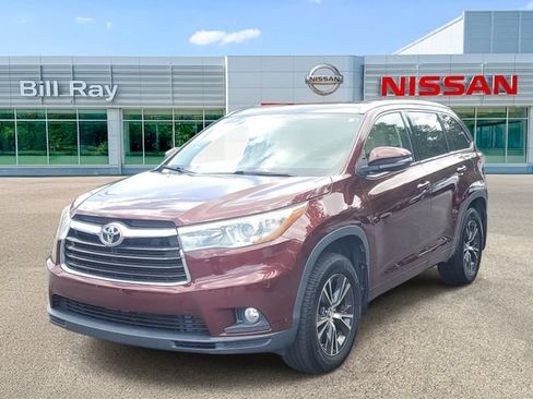 Used 2016 Toyota Highlander XLE AWD/4WD image 2