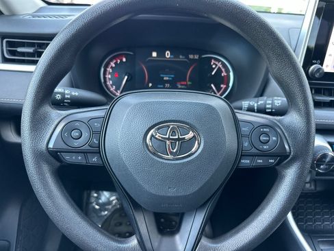 Used 2025 Toyota RAV4 XLE AWD/4WD image 22