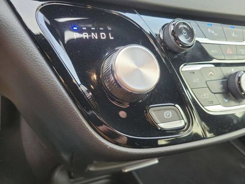 Used 2025 Chrysler Pacifica Select FWD image 24
