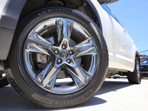 Used 2018 Toyota Highlander Limited Platinum FWD image 28