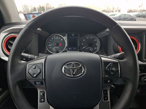 Used 2019 Toyota Tacoma SR5 image 18