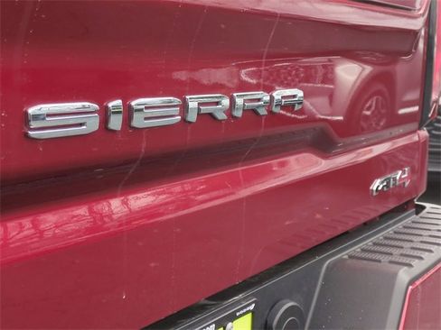 Certified 2021 GMC Sierra 1500 AT4 image 31