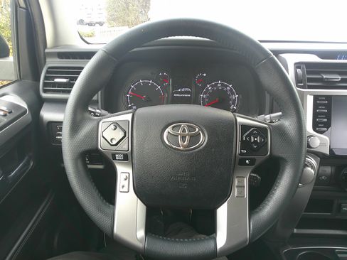 Used 2021 Toyota 4Runner SR5 image 18