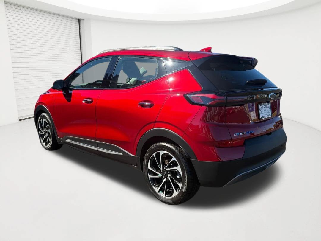 Used 2023 Chevrolet Bolt EUV Premier w/ Sun & Sound Package FWD image 7