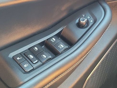 Used 2022 Jeep Grand Cherokee L Limited AWD/4WD image 13
