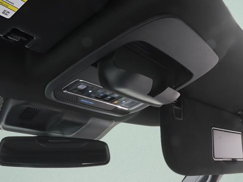 Used 2025 Ford F250 Platinum image 18