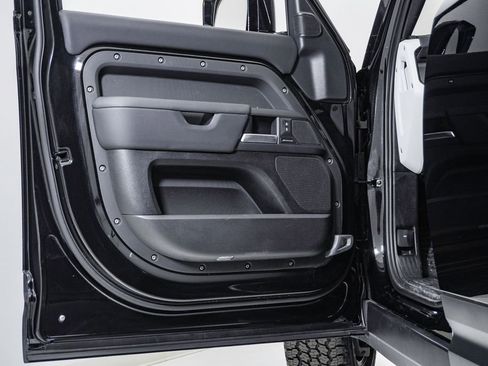 Used 2025 Land Rover Defender 110 S image 25