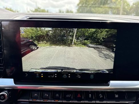 Used 2022 GMC Sierra 1500 SLT w/ SLT Premium Plus Package AWD/4WD image 33