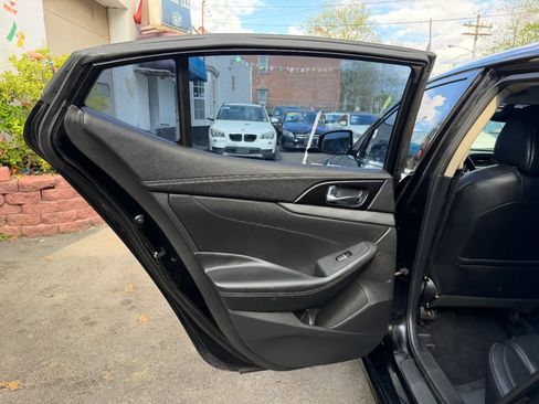 Used 2017 Nissan Maxima 3.5 SV FWD image 30