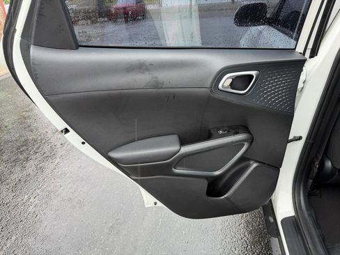 Used 2021 Kia Soul S FWD image 16