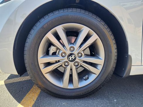 Used 2018 Hyundai Elantra SEL FWD image 13