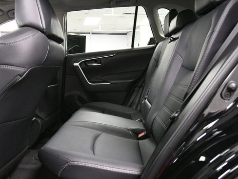 Used 2022 Toyota RAV4 XLE Premium image 21