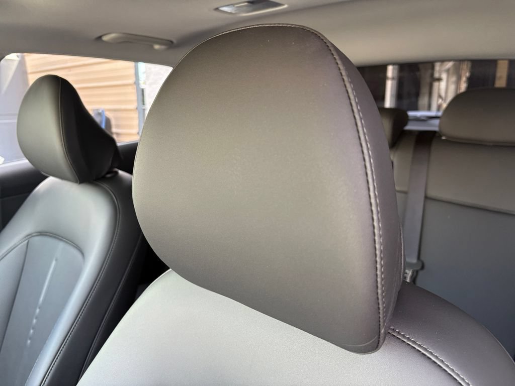 New 2026 Hyundai Kona Limited FWD image 17