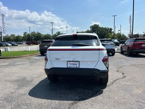 Used 2025 Hyundai Kona SEL FWD image 4
