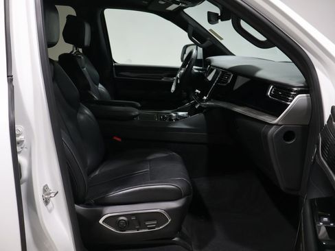 Used 2022 Jeep Wagoneer Series III w/ Premium Group I image 27