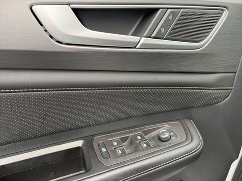 Used 2024 Volkswagen Atlas Cross Sport SE w/ Panoramic Sunroof Package FWD image 13