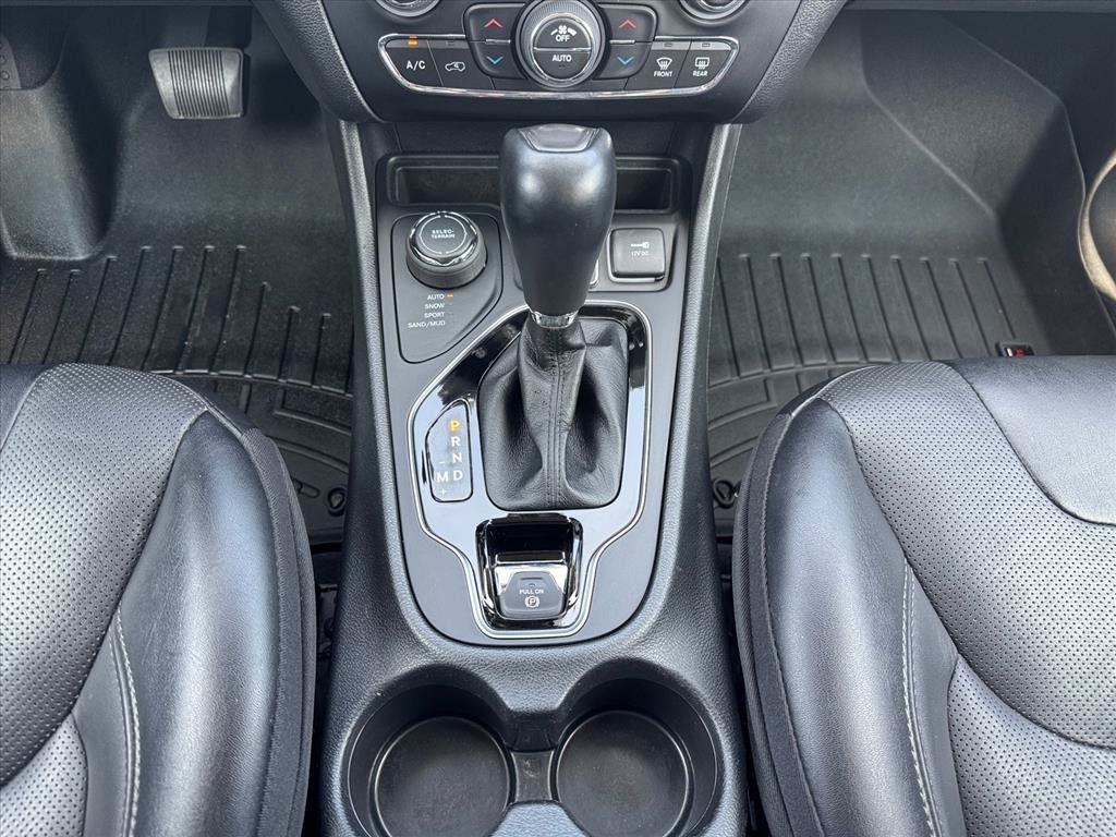 Used 2023 Jeep Cherokee Altitude Lux AWD/4WD image 16