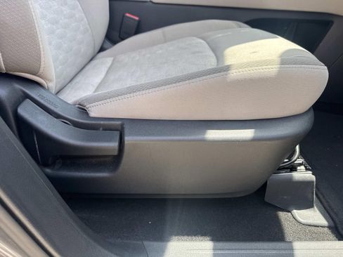 Used 2024 Nissan Pathfinder SV FWD image 13