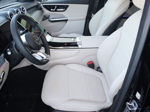 Used 2026 Mercedes-Benz GLC 300 image 5