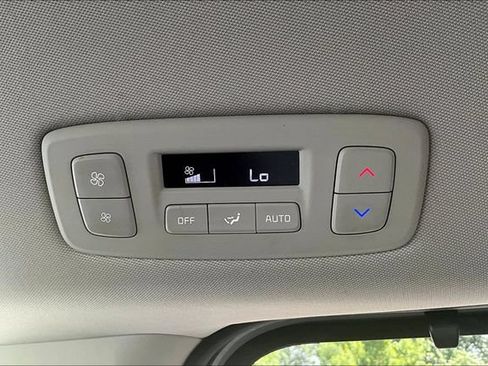 Used 2022 Kia Carnival EX FWD image 10