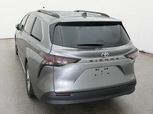 New 2026 Toyota Sienna XLE FWD image 21