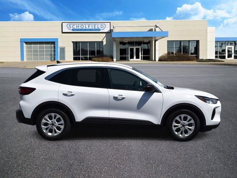 Used 2023 Ford Escape Active FWD image 2