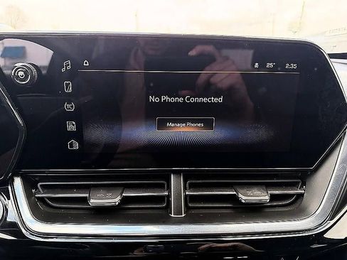 Used 2025 Chevrolet Trax RS w/ Driver Confidence Package image 7