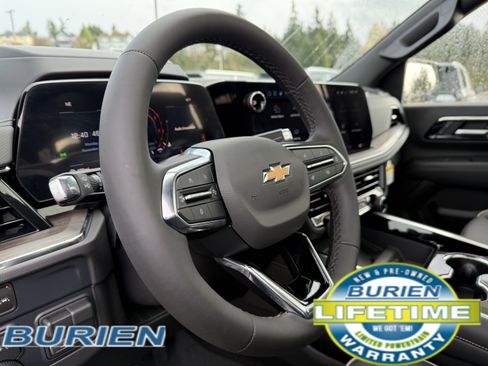 New 2026 Chevrolet Suburban Premier image 9