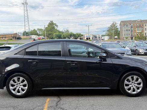 Used 2021 Toyota Corolla LE FWD image 13