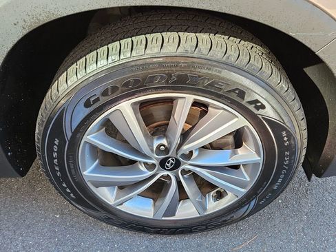 Used 2020 Hyundai Santa Fe Limited image 8