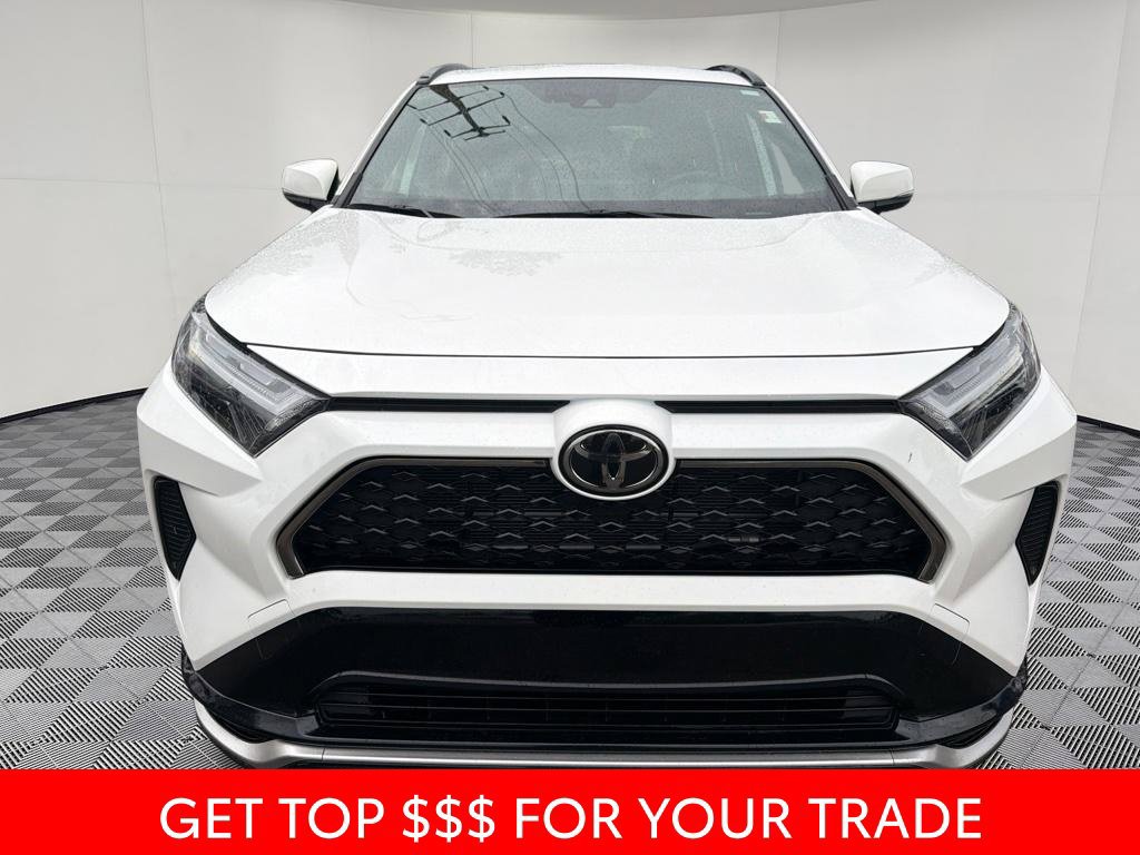 Used 2025 Toyota RAV4 SE AWD/4WD image 2
