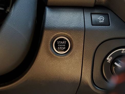Used 2025 Nissan Frontier PRO-4X AWD/4WD image 32