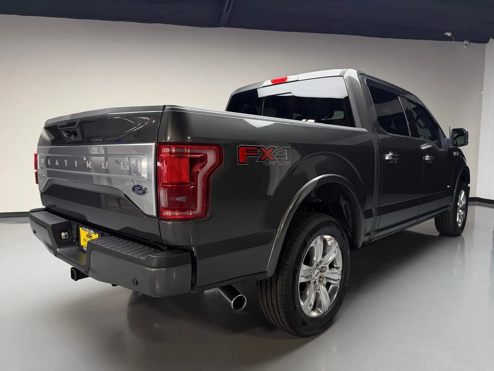 Used 2015 Ford F150 Platinum w/ Equipment Group 701A Luxury AWD/4WD image 4