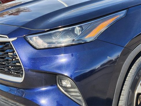 Used 2023 Toyota Highlander XLE image 6