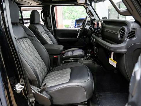 Used 2024 Jeep Wrangler Unlimited Rubicon w/ Technology Group AWD/4WD image 77