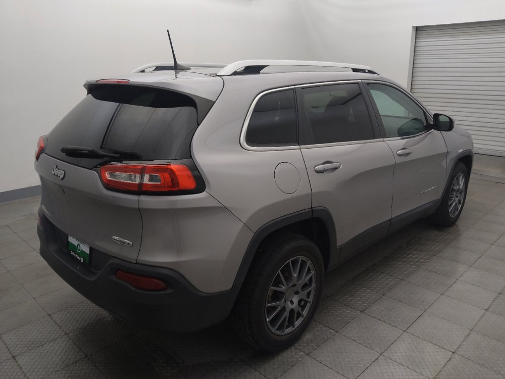 Used 2018 Jeep Cherokee Latitude FWD image 9