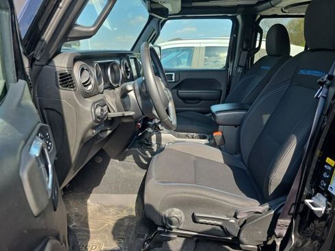 Used 2022 Jeep Wrangler Unlimited Rubicon 4xe w/ Cold Weather Group AWD/4WD image 12
