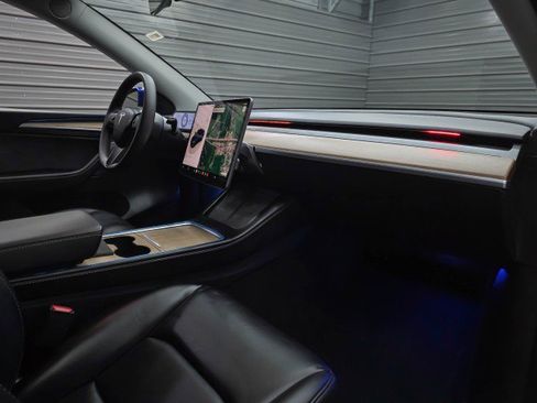 Used 2025 Tesla Model Y Long Range AWD/4WD image 12
