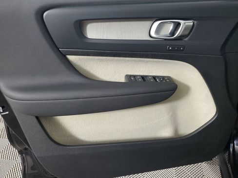 Certified 2025 Volvo XC40 B5 Plus image 21